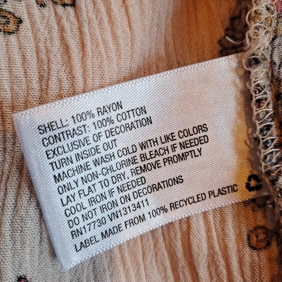 Xhilaration Boho Top with Crochet Lace Bodice & Sleeves Size L - Picture 8 of 8